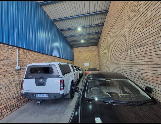 60M² WAREHOUSE TO LET IN TULISA PARK